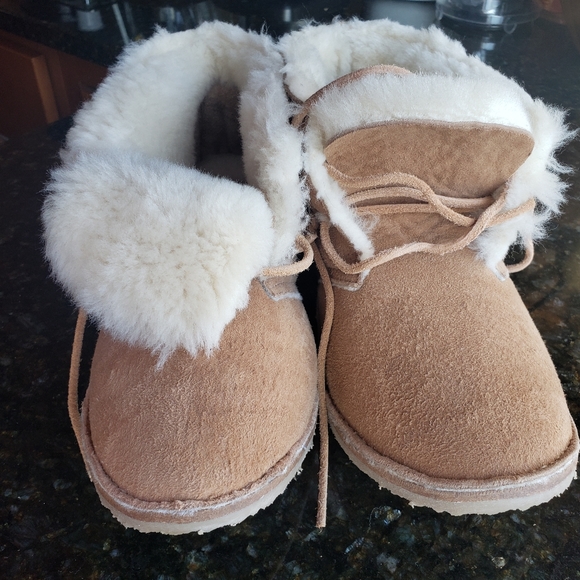 BEEK Penguin Genuine Shearling Bootie Sz11 - Picture 10 of 12